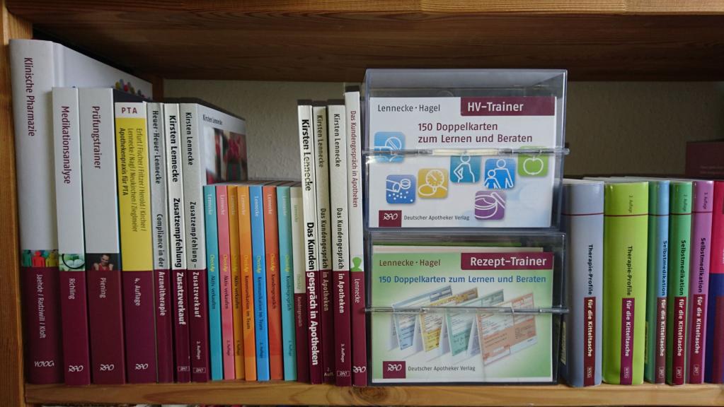 Bücherregal